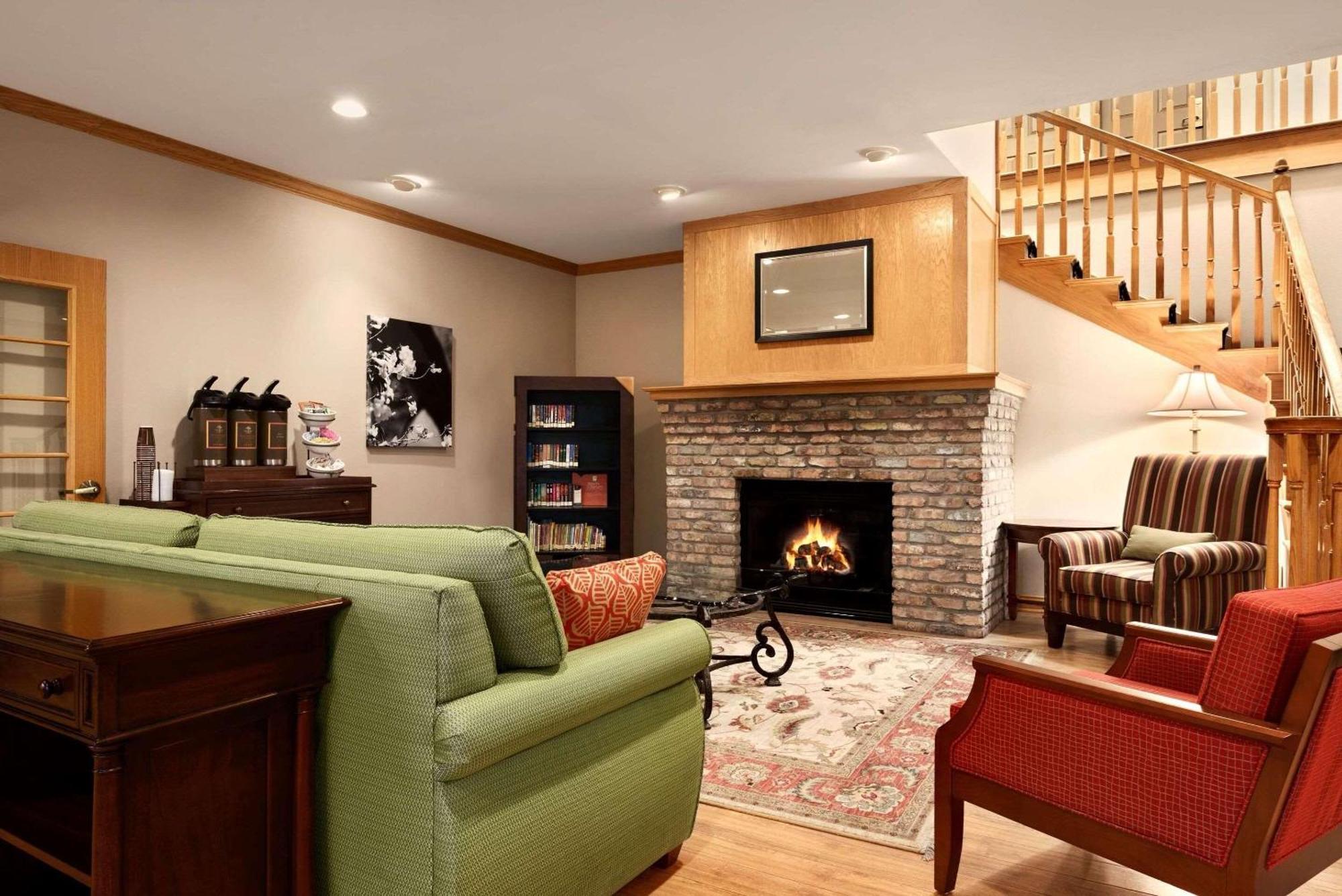 Country Inn & Suites By Radisson, Clinton, Ia ภายนอก รูปภาพ