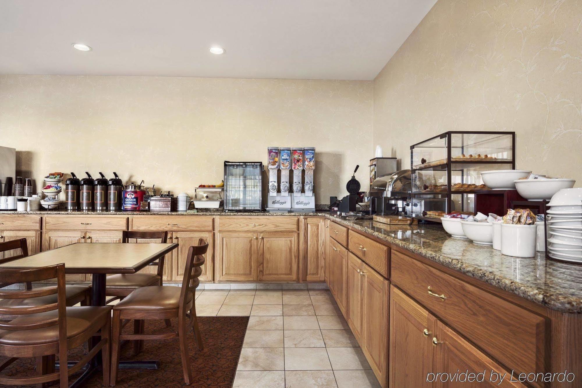 Country Inn & Suites By Radisson, Clinton, Ia ภายนอก รูปภาพ